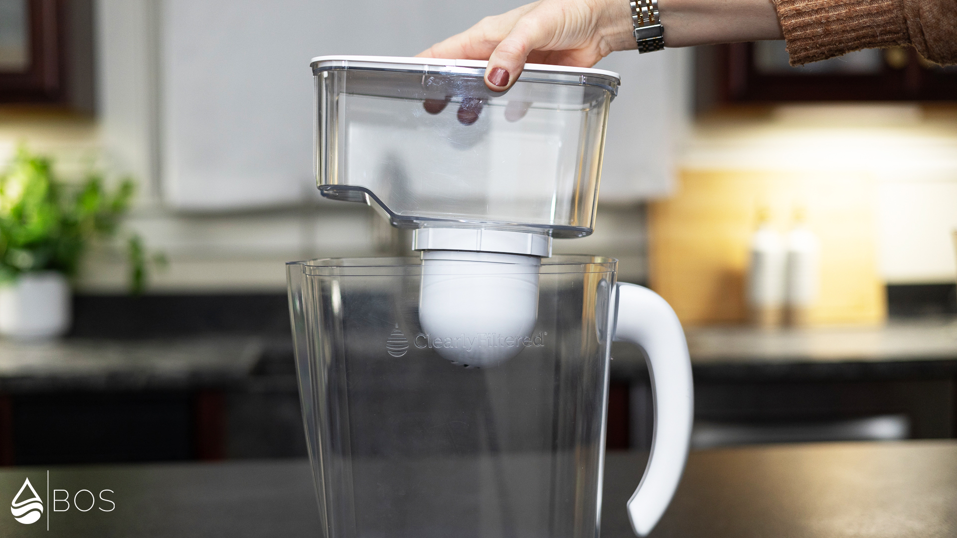 Clearly Filtered Water Pitcher Installing Upper Reservoir