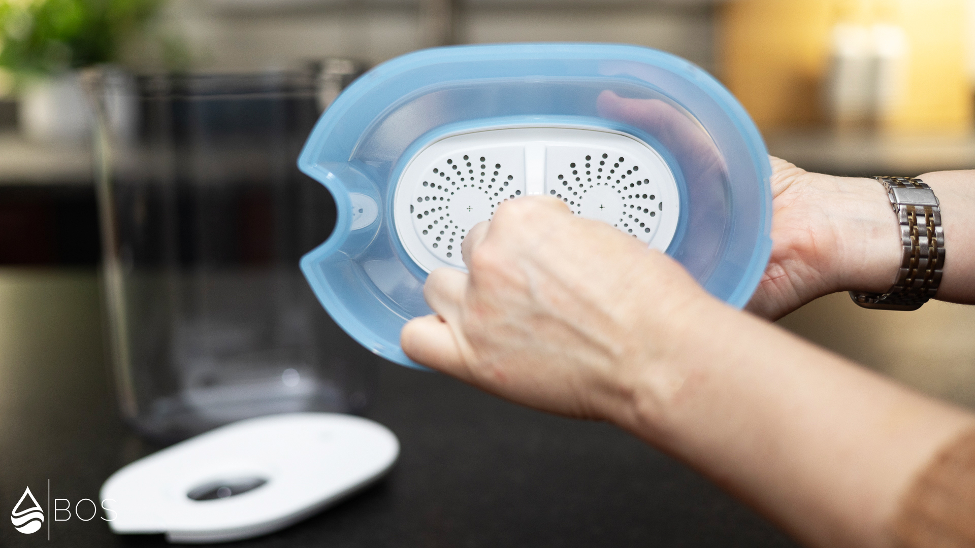 Waterdrop Chubby Installing Filter