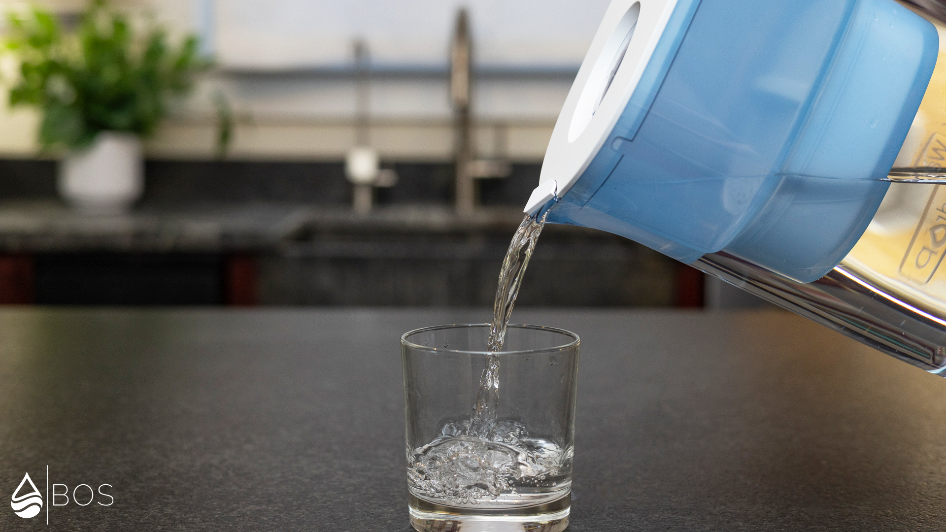 Waterdrop Chubby Pouring