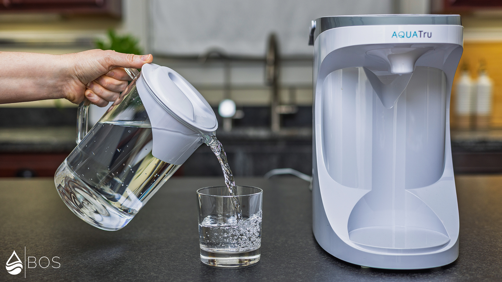 Bluevua RO100ROPOT Pouring into Glass