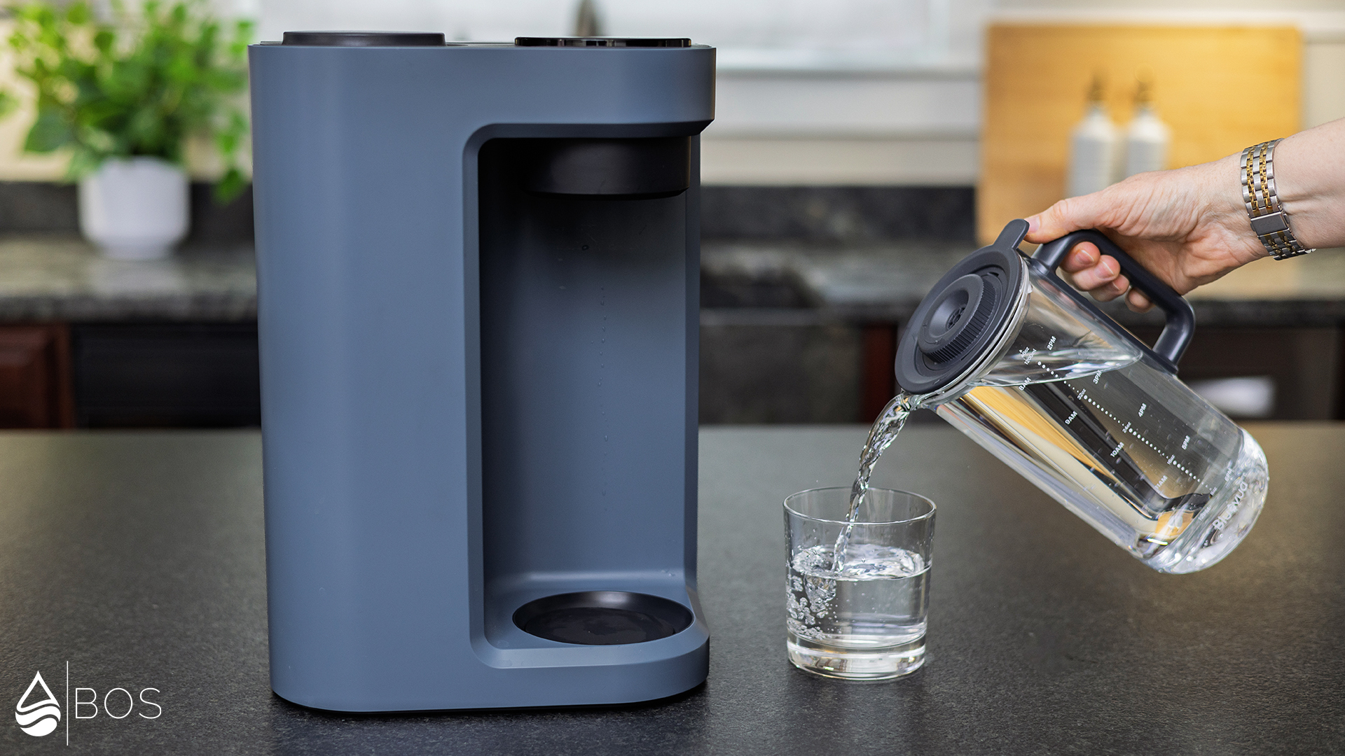 Bluevua RO100ROPOT-Lite Pouring from Glass Carafe