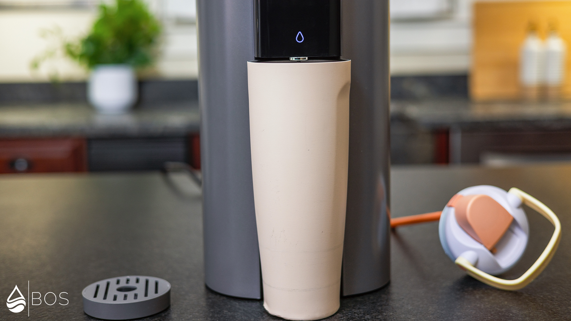 Waterdrop C1H Dispensing into 40-oz Bottle