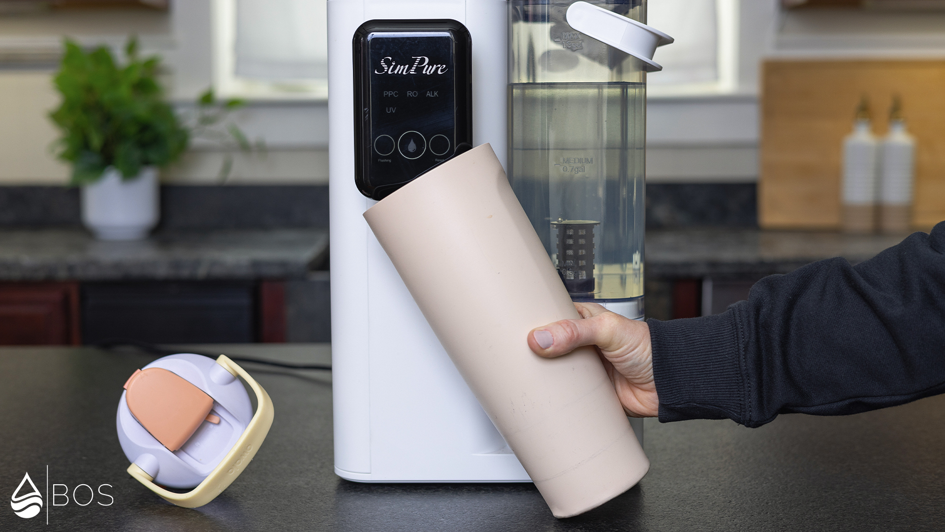 SimPure Y9A Filling 40 oz Bottle at an Angle