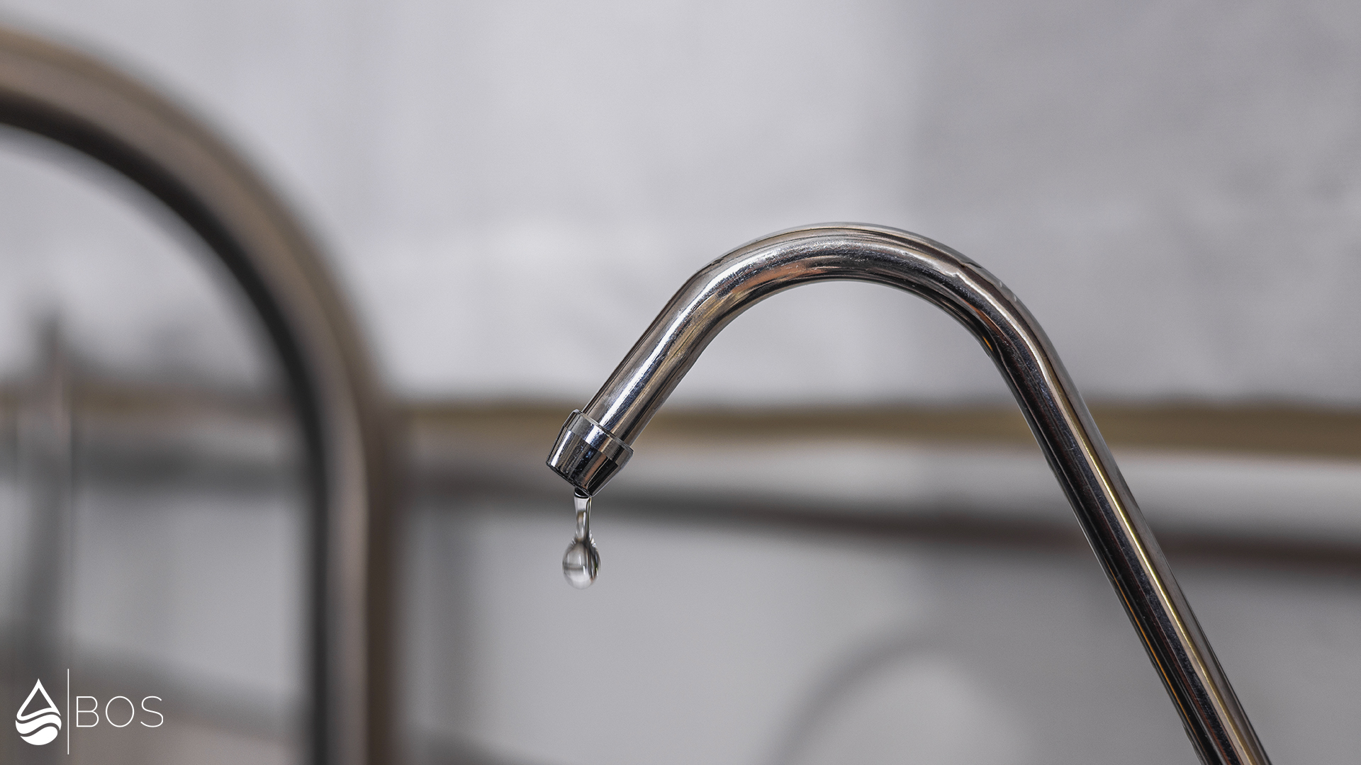 Crystal Quest Countertop Thunder Dispensing a Single Droplet