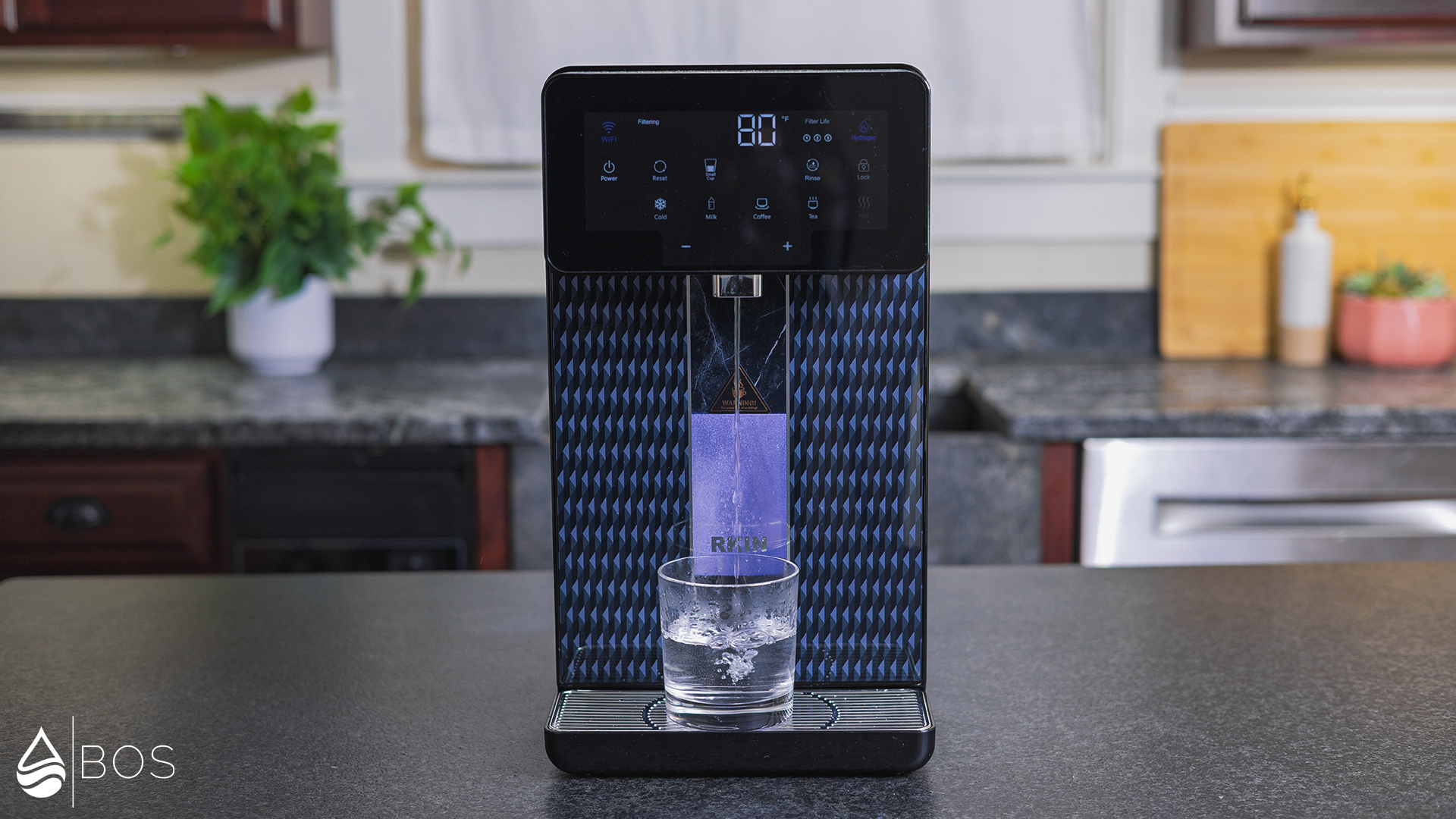 RKIN U1-W Dispensing Ambient Water into Glass