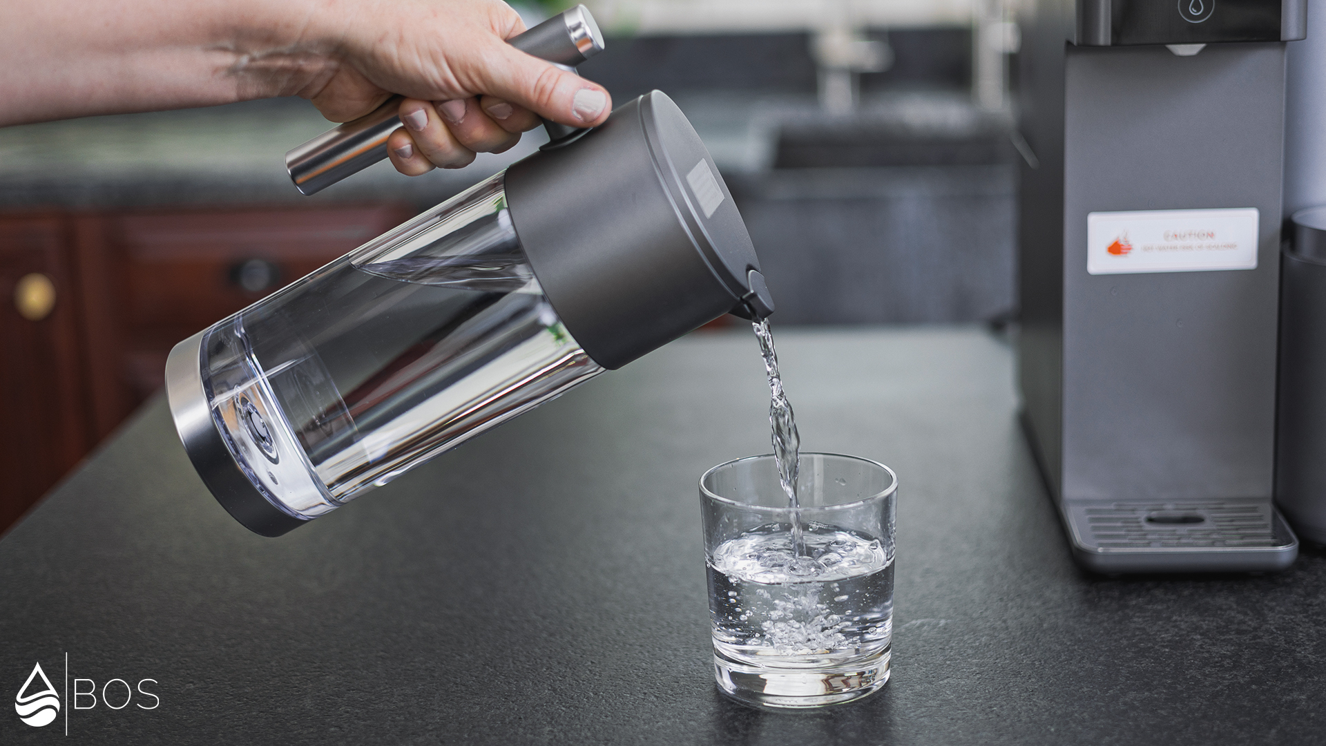 Waterdrop A2 Pouring into Glass from Carafe