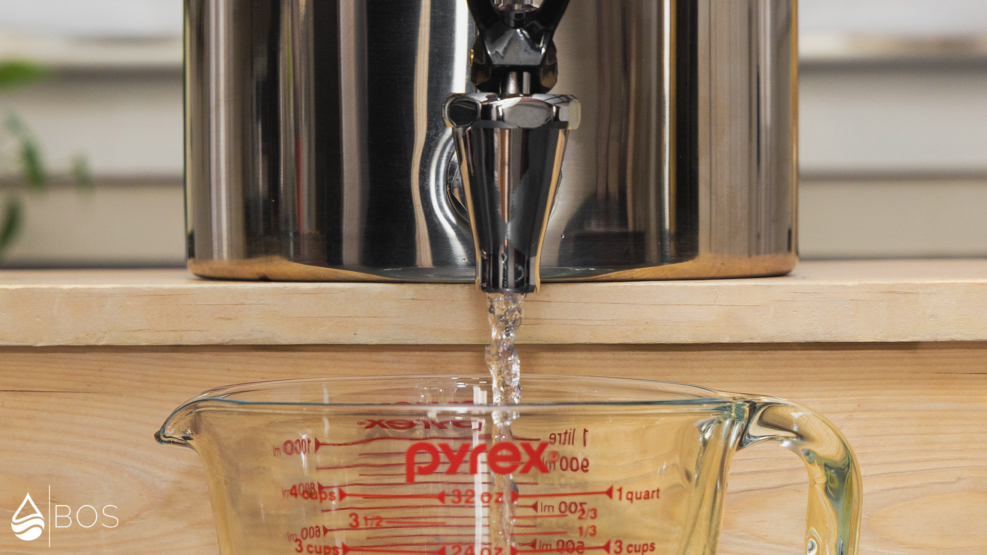 Waterdrop King Dispensing into Measuring Cup