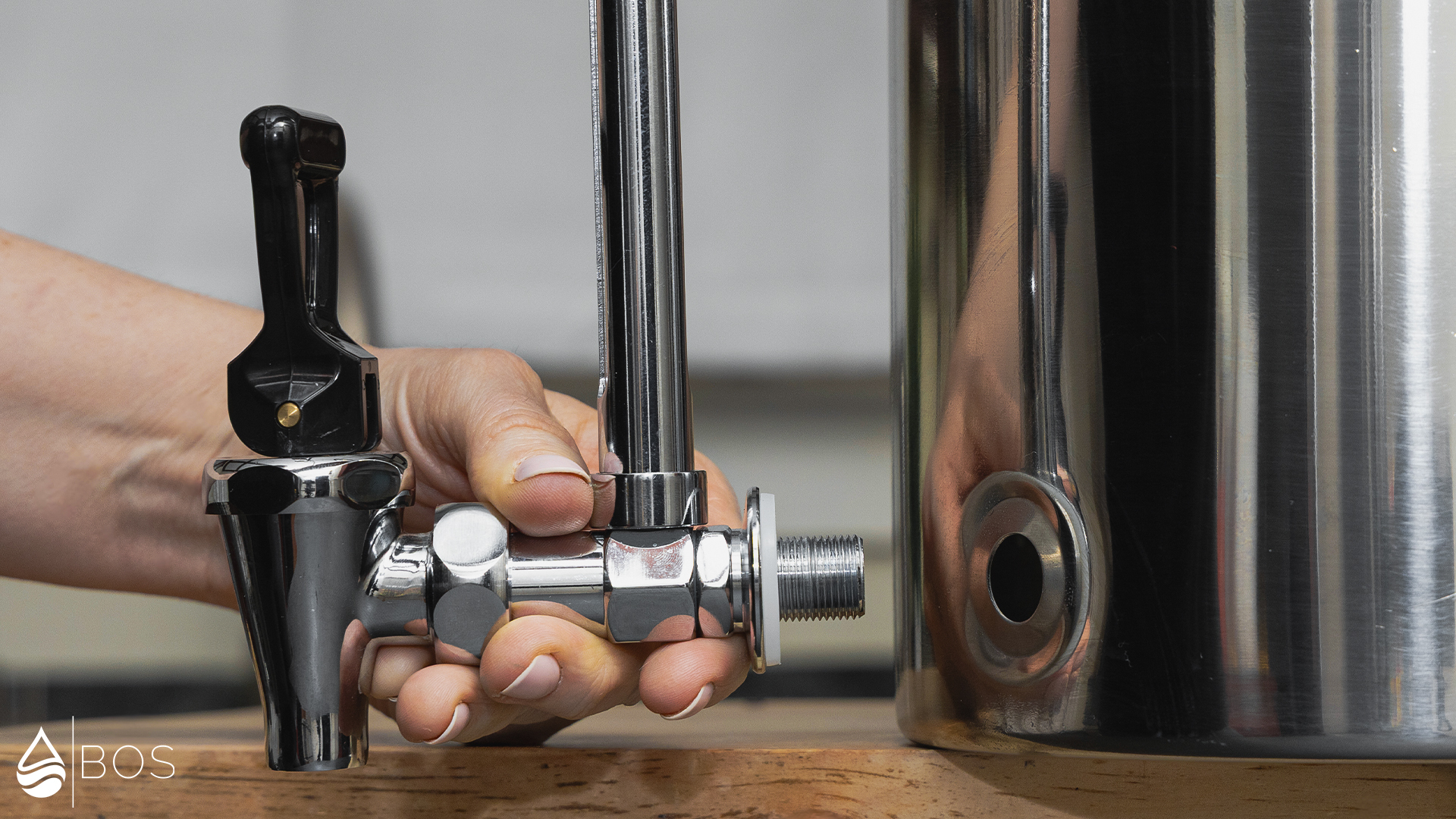 Waterdrop King Installing Water Level Spigot