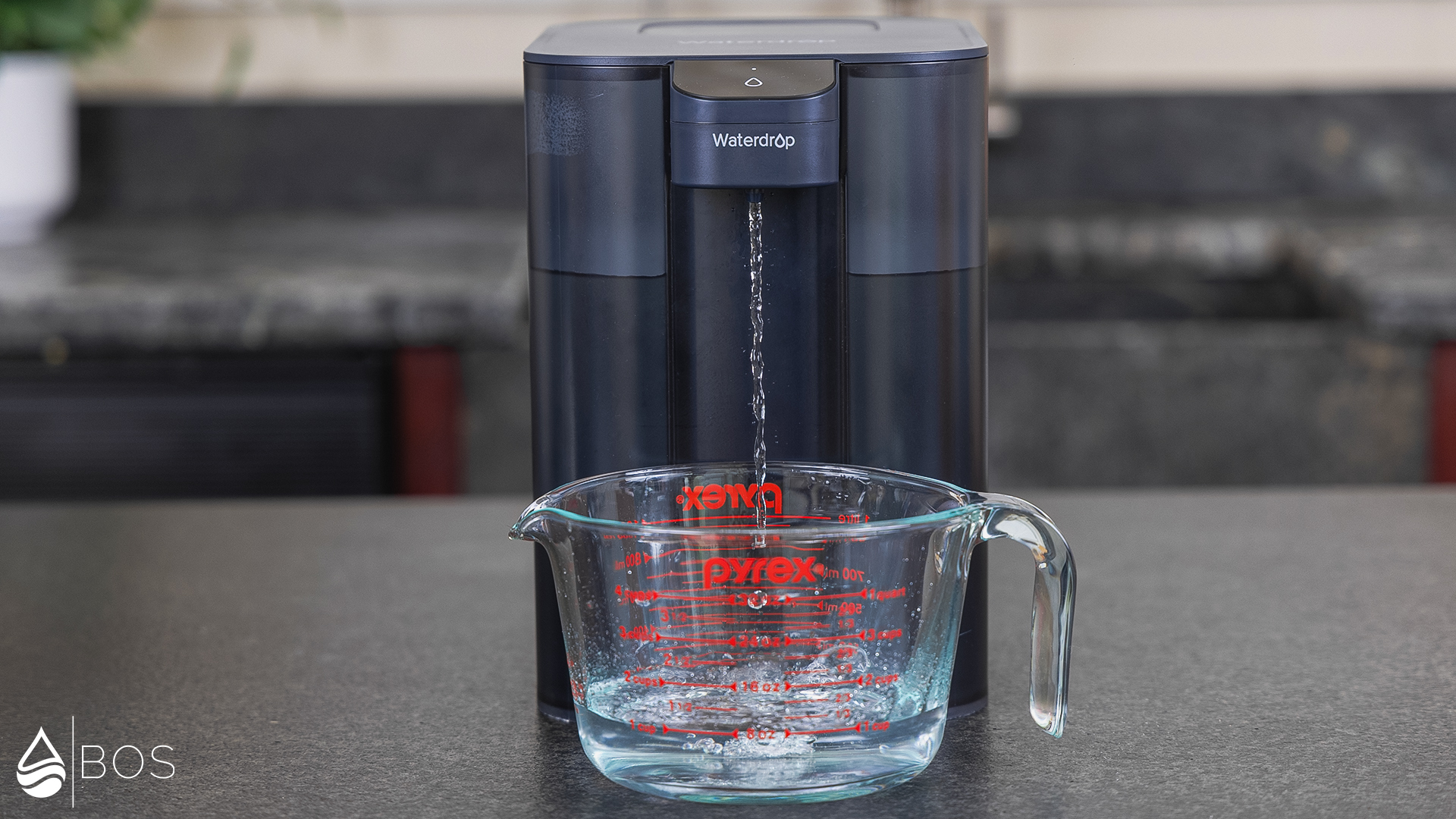 Waterdrop ED04 Dispensing into Measuring Cup