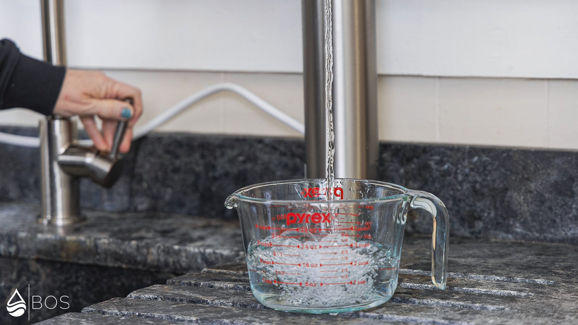 Waterdrop CTF-01 Dispensing into Measuring Cup